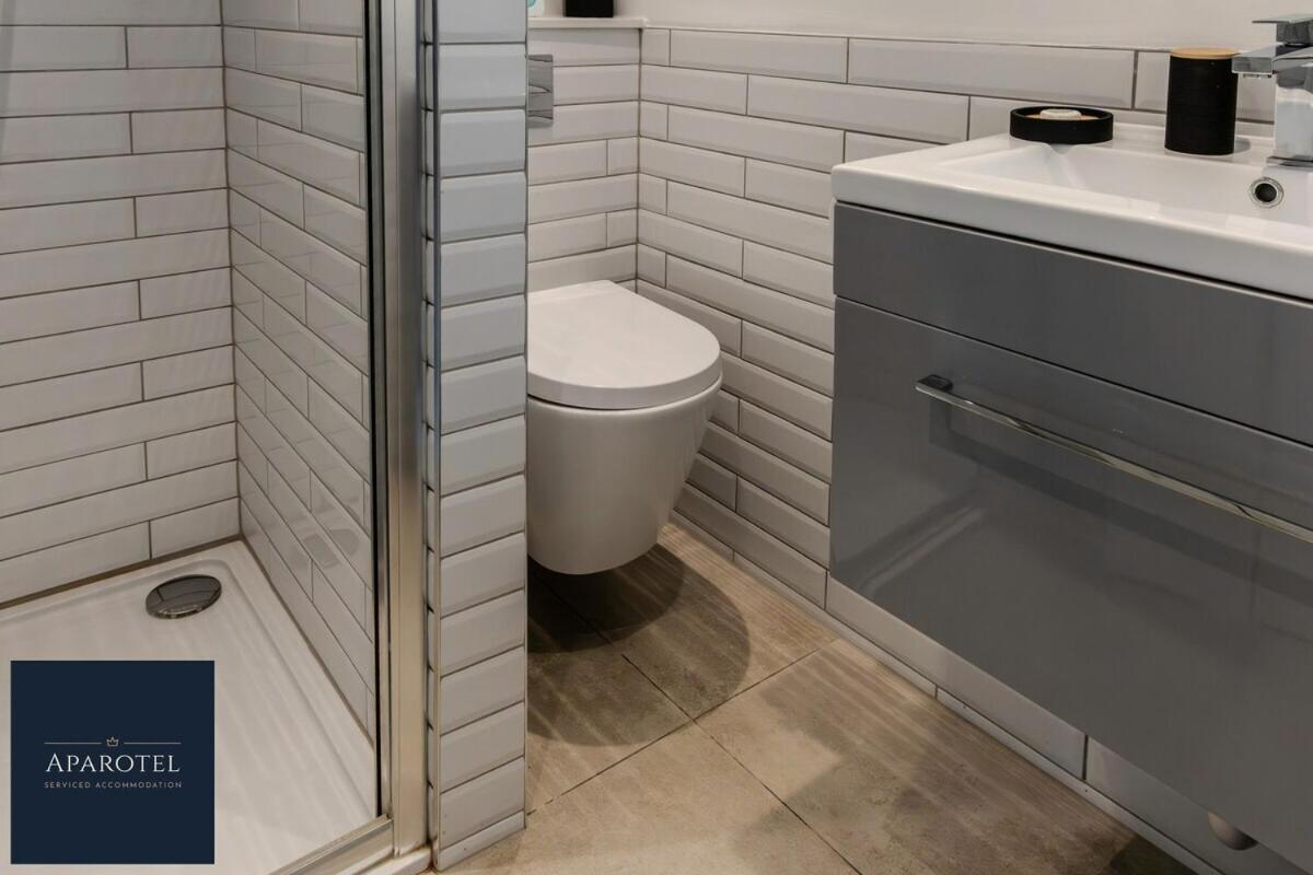 Aparotel Serviced Apartments - Stonehenge, Amesbury Town Centre Phòng bức ảnh