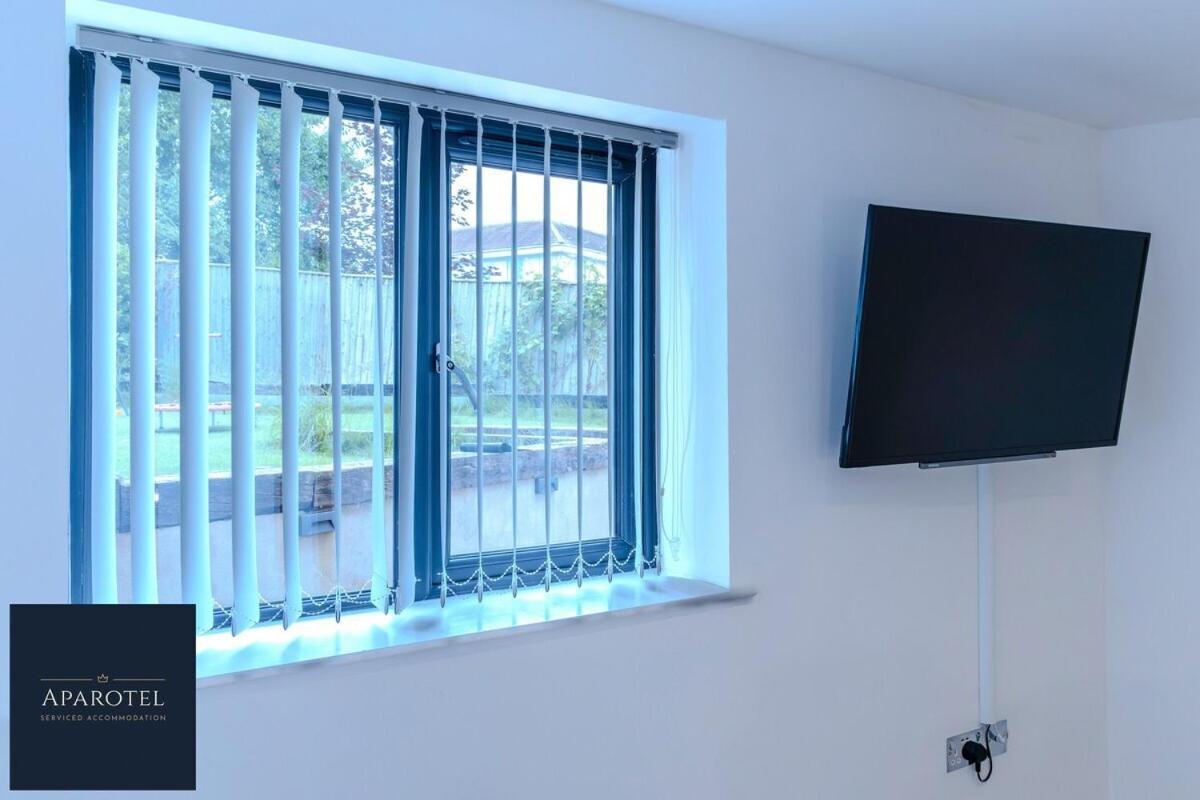 Aparotel Serviced Apartments - Stonehenge, Amesbury Town Centre Phòng bức ảnh