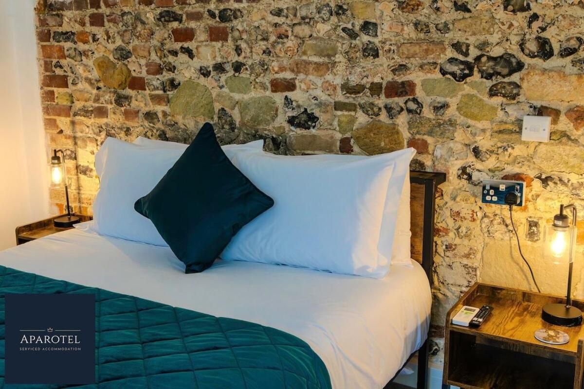 Aparotel Serviced Apartments - Stonehenge, Amesbury Town Centre Phòng bức ảnh