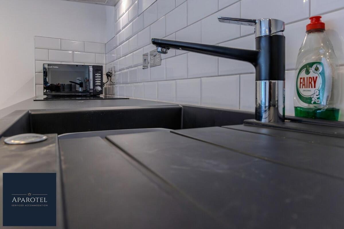 Aparotel Serviced Apartments - Stonehenge, Amesbury Town Centre Phòng bức ảnh