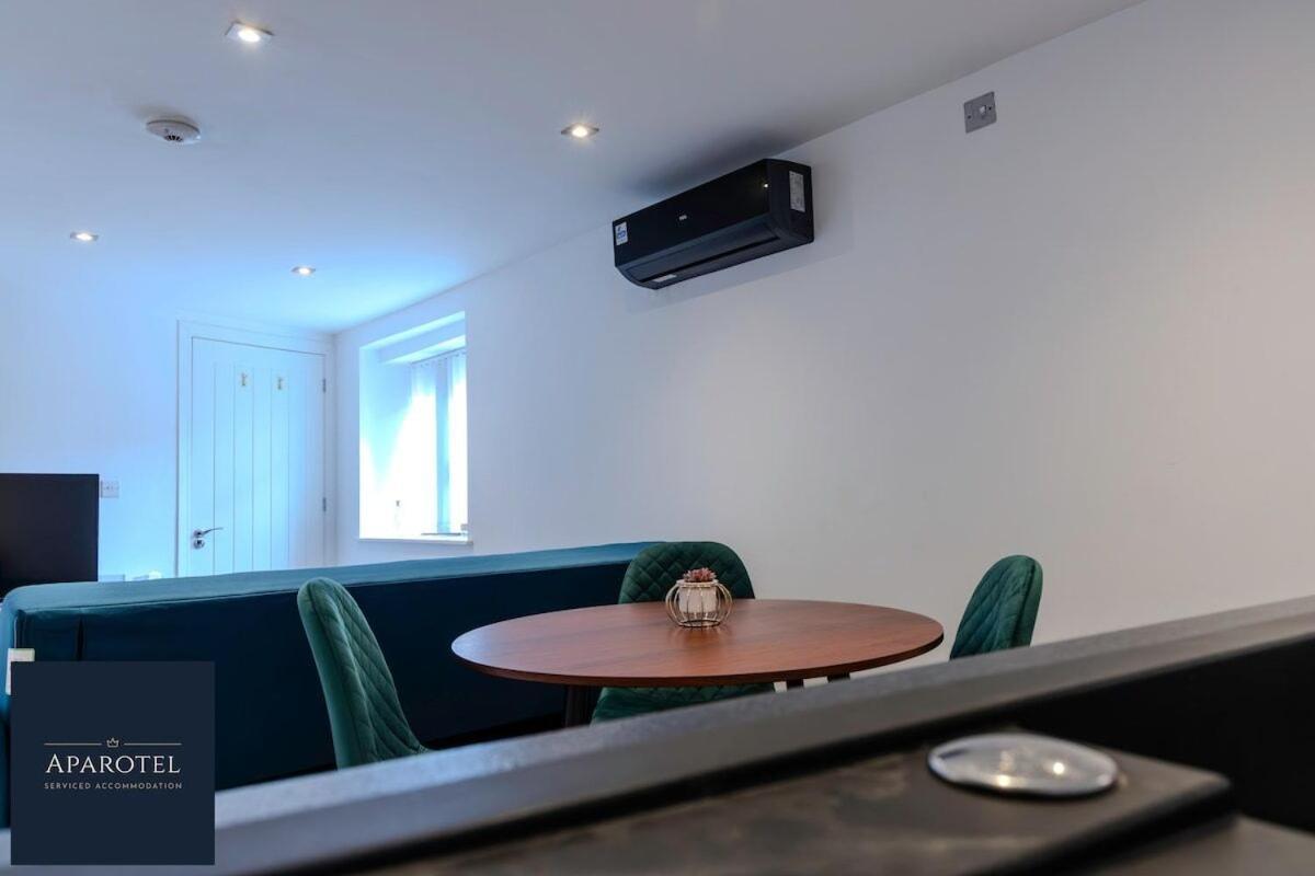 Aparotel Serviced Apartments - Stonehenge, Amesbury Town Centre Phòng bức ảnh
