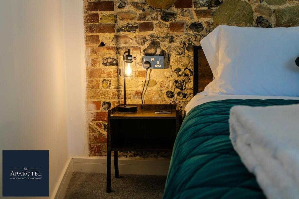 Aparotel Serviced Apartments - Stonehenge, Amesbury Town Centre Phòng bức ảnh