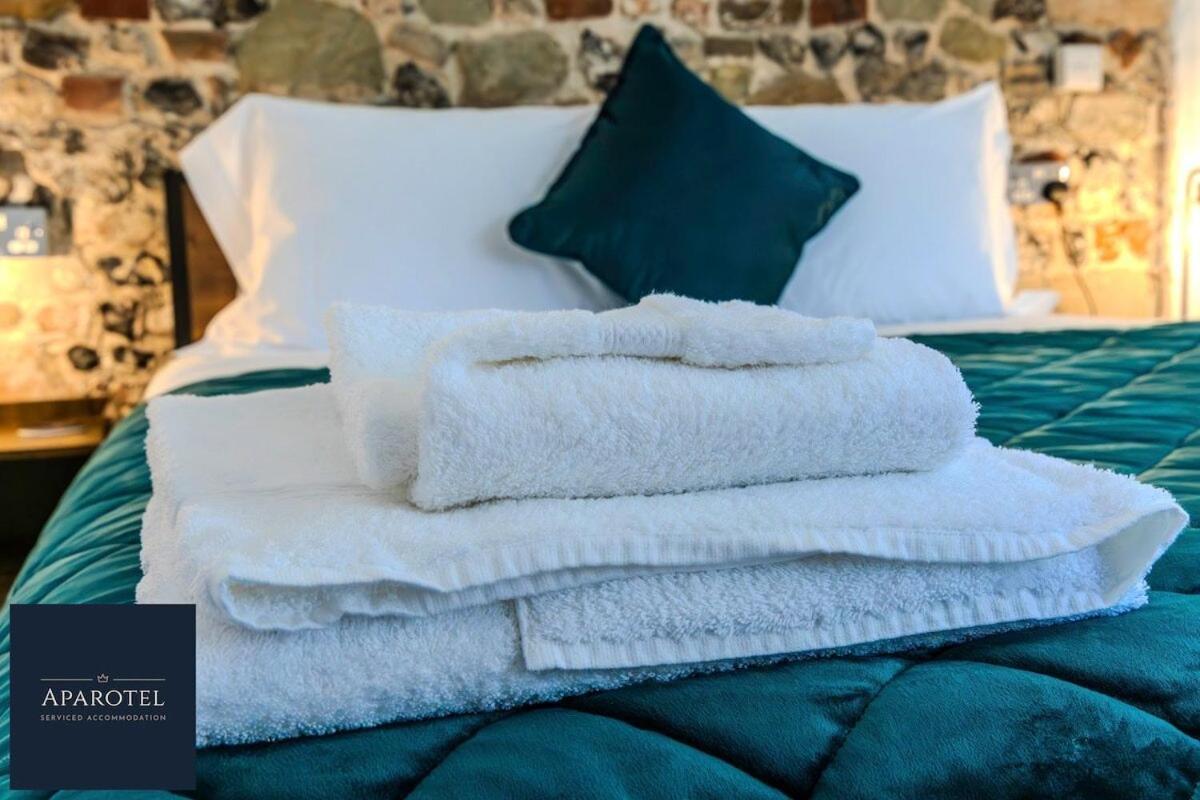 Aparotel Serviced Apartments - Stonehenge, Amesbury Town Centre Phòng bức ảnh
