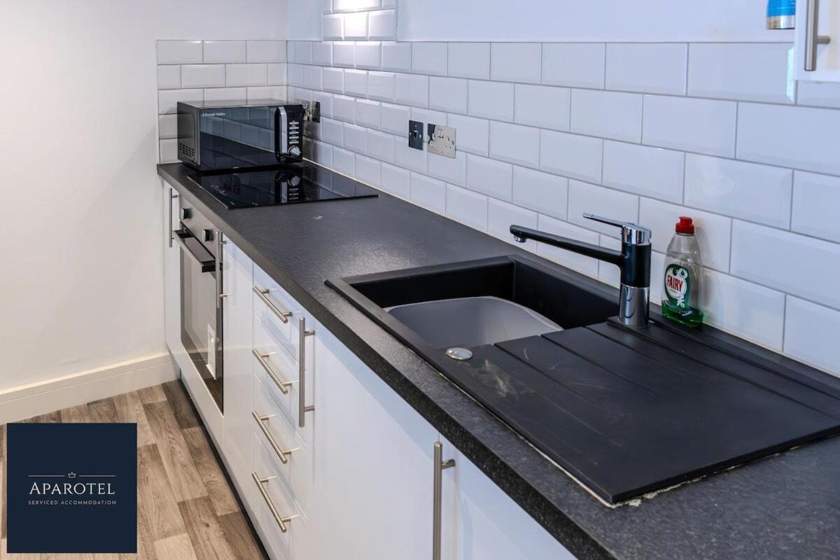 Aparotel Serviced Apartments - Stonehenge, Amesbury Town Centre Phòng bức ảnh