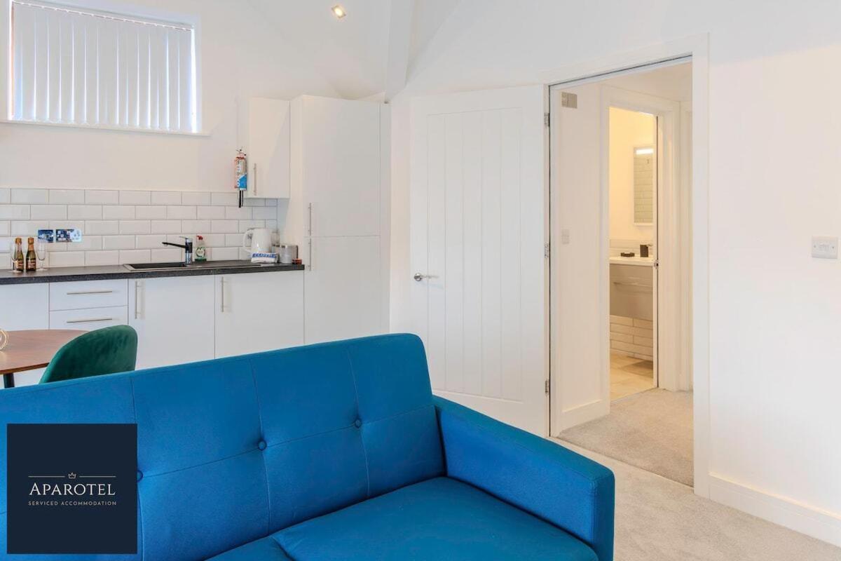 Aparotel Serviced Apartments - Stonehenge, Amesbury Town Centre Phòng bức ảnh