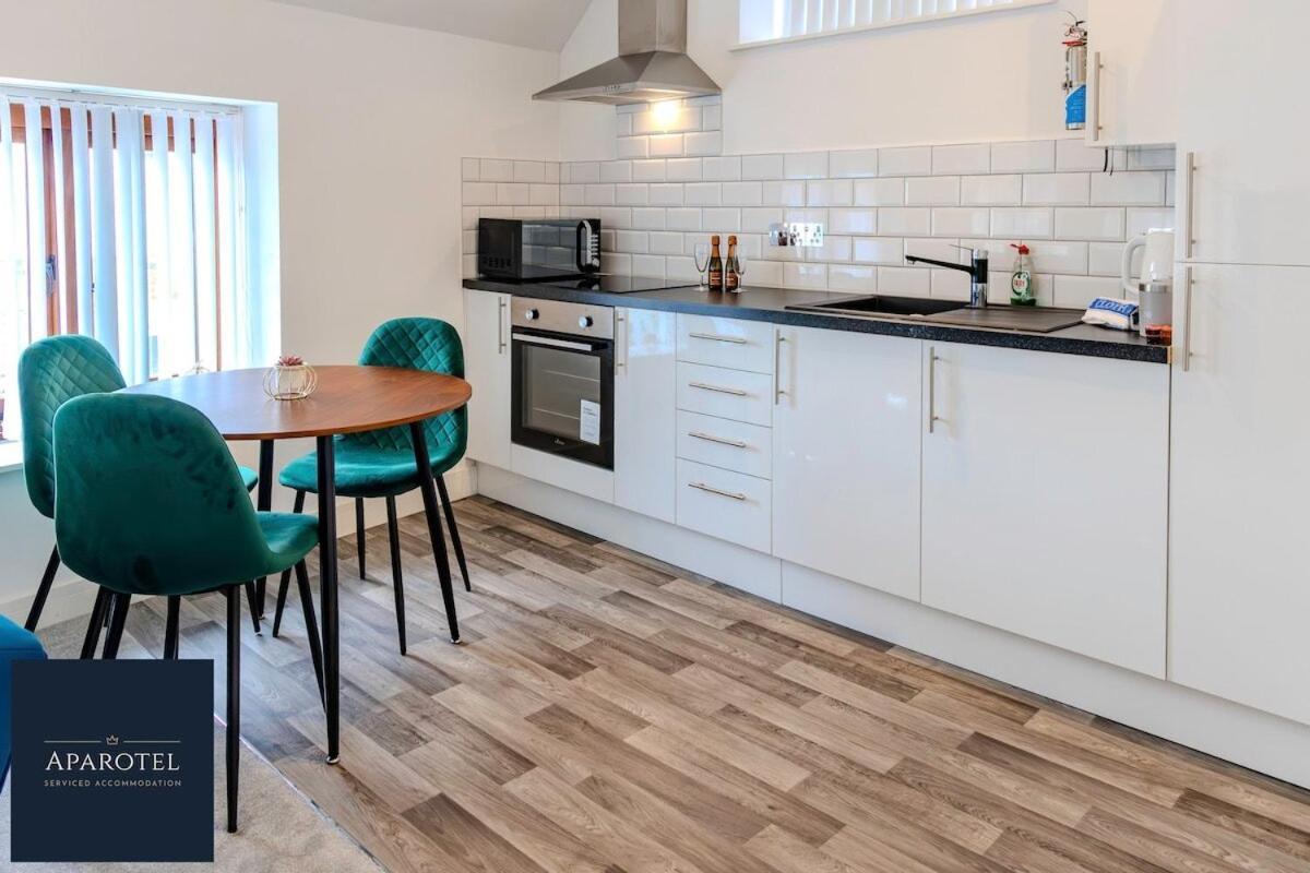 Aparotel Serviced Apartments - Stonehenge, Amesbury Town Centre Phòng bức ảnh
