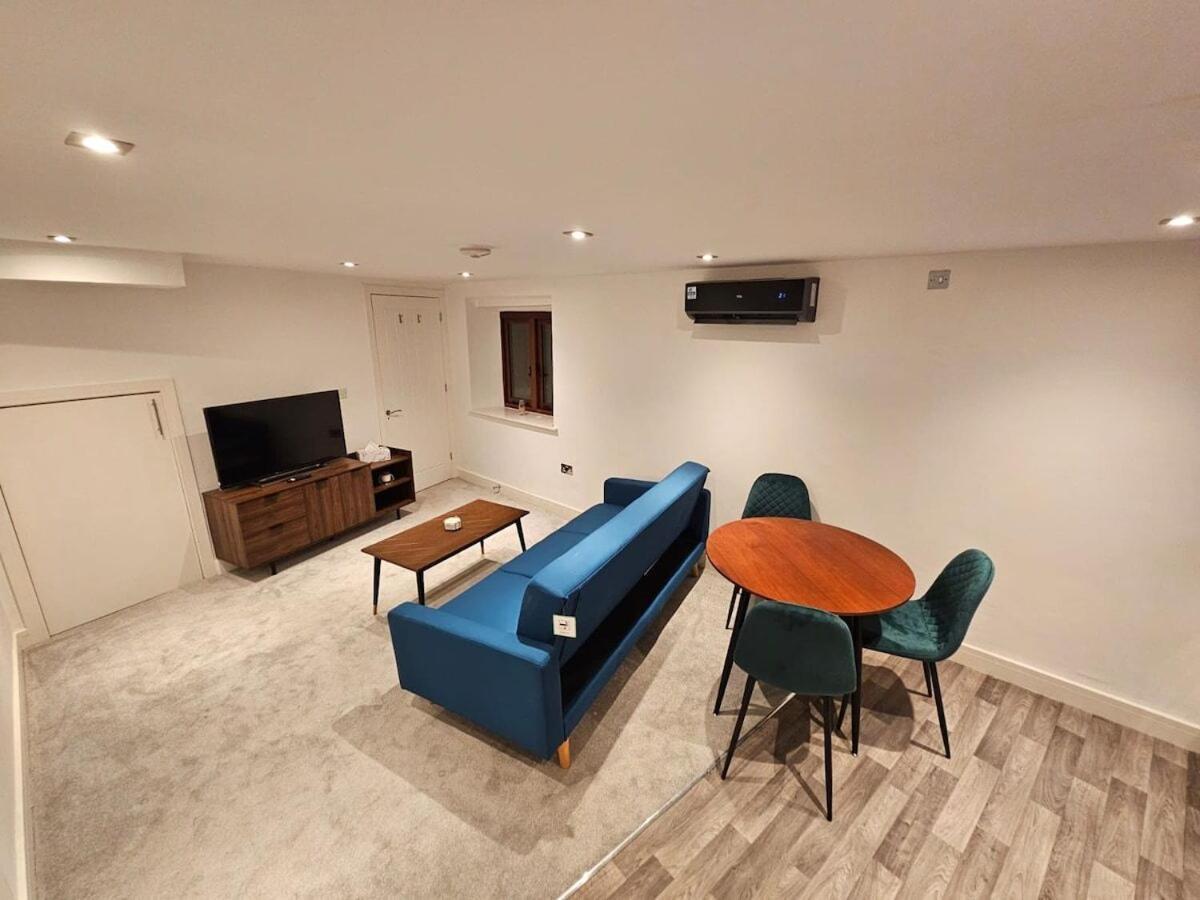 Aparotel Serviced Apartments - Stonehenge, Amesbury Town Centre Phòng bức ảnh