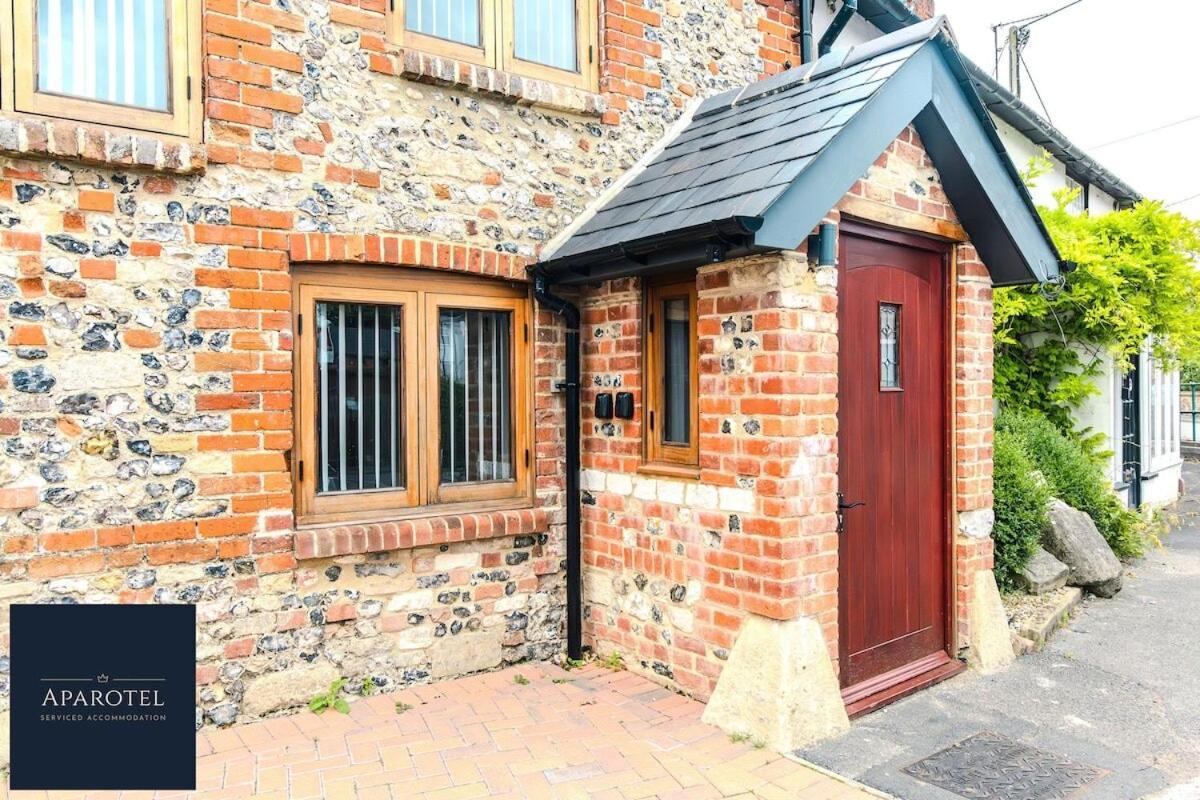Aparotel Serviced Apartments - Stonehenge, Amesbury Town Centre Phòng bức ảnh