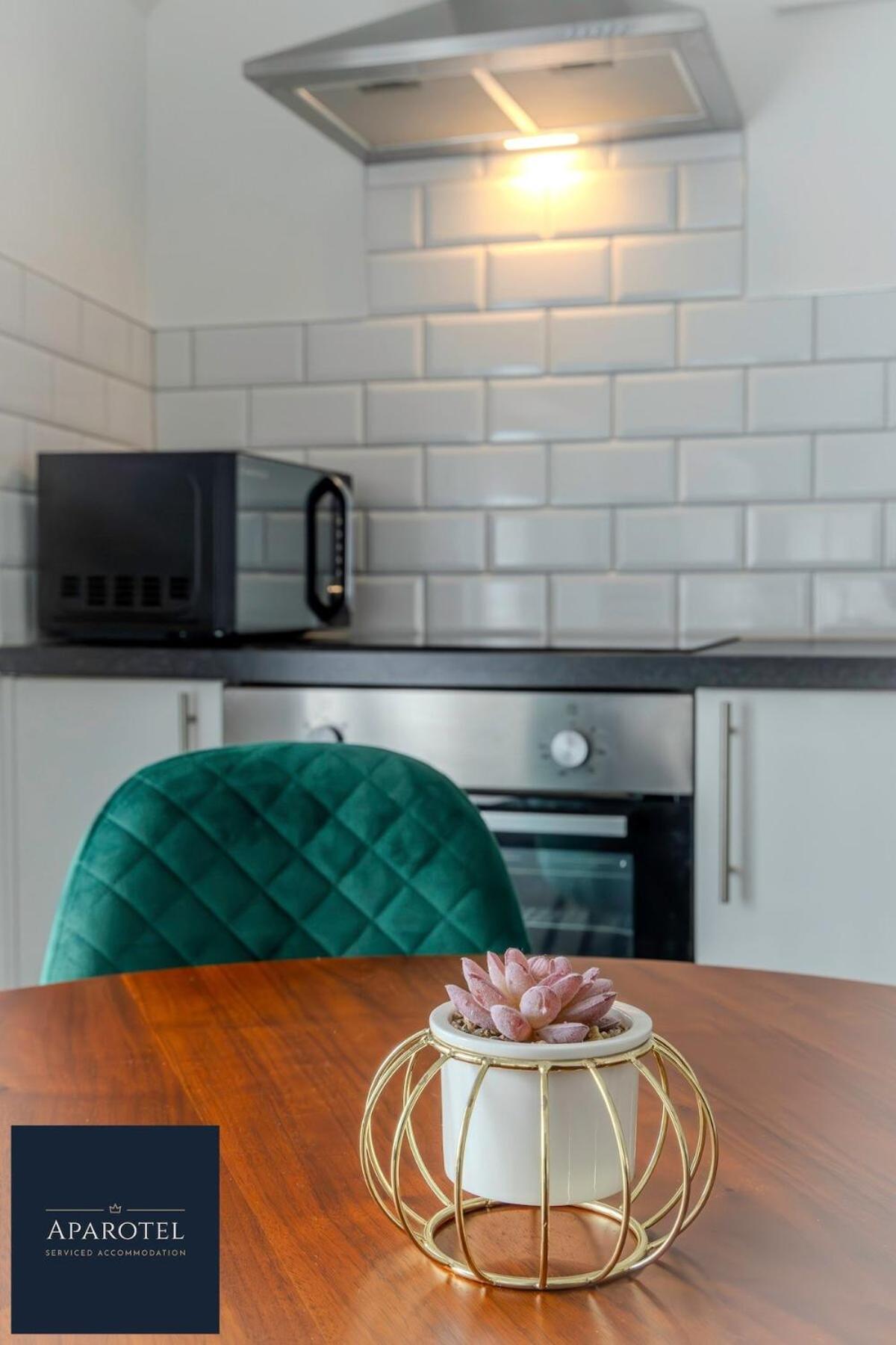 Aparotel Serviced Apartments - Stonehenge, Amesbury Town Centre Phòng bức ảnh