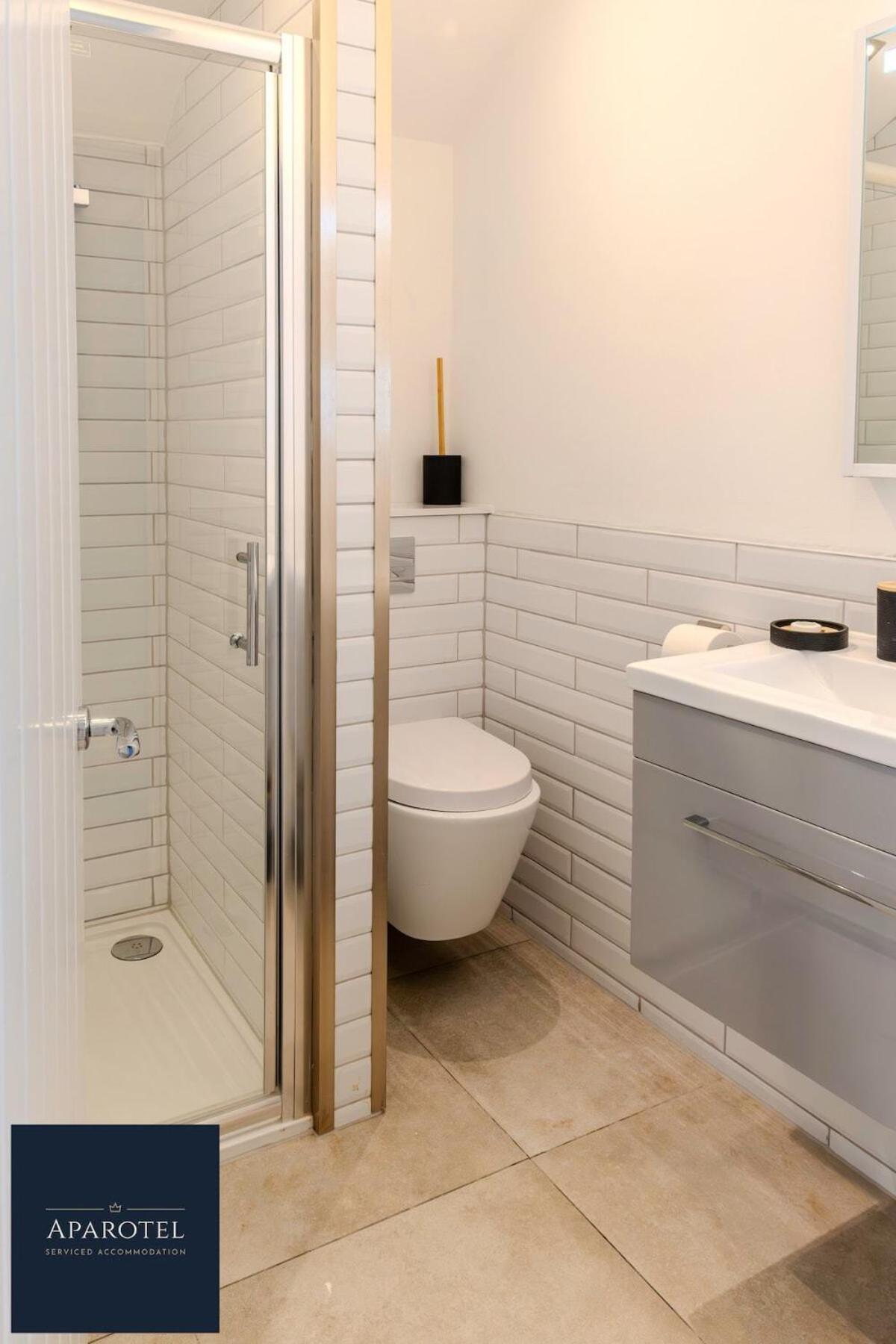 Aparotel Serviced Apartments - Stonehenge, Amesbury Town Centre Phòng bức ảnh